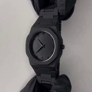 Black Minimalist Analog Wrist Aura Watch